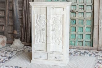 Bielona szafa z rzeźbionymi drzwiami - drewno mango - meble indyjskie