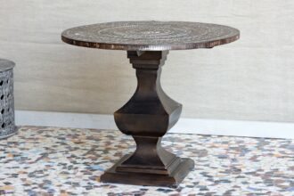 Okrągły stół z rzeźbionym blatem - Orange Tree meble indyjskie