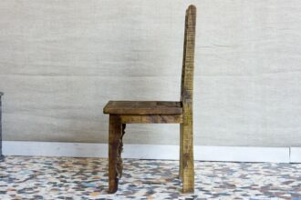 Krzesło z rzeźbionym oparciem - Orange Tree meble indyjskie