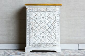 Duża bielona szafka nocna z kwiatami - Orange Tree meble indyjskie