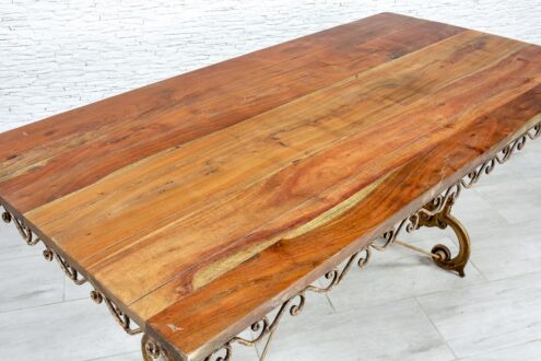 Żeliwny stół z drewnianym blatem - Orange Tree meble indyjskie
