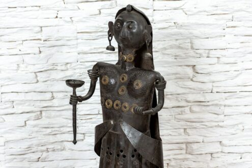 Figurka Hinduski z pochodnią 6