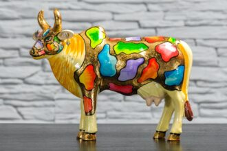 Krowa z kolorowymi łatkami 1