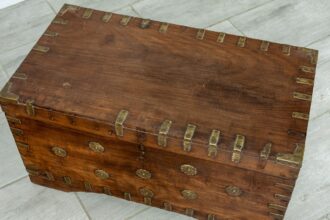 Stary kufer tekowy z wieloma skrytkami 5
