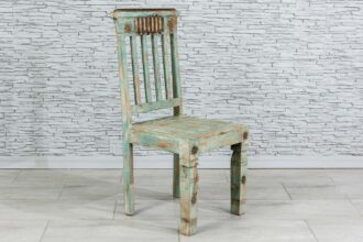 Miętowe krzesło zdobione mosiądzem 1