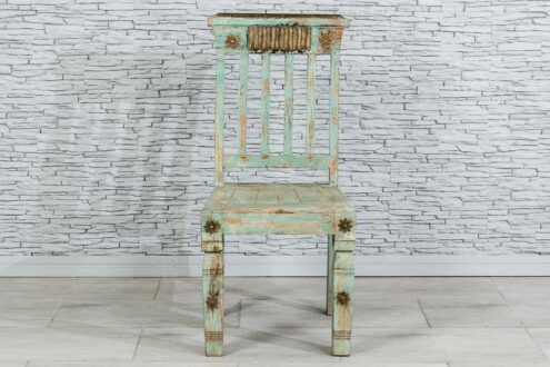 Miętowe krzesło zdobione mosiądzem 2