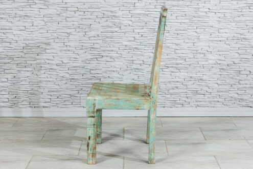 Miętowe krzesło zdobione mosiądzem 4
