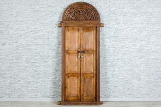 Stare drzwi tekowe z ażurowym tympanonem 1