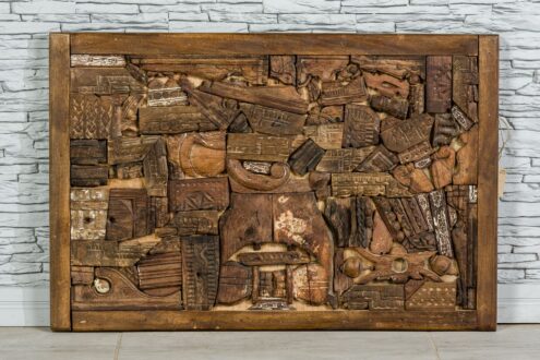Panel z rzeźbionych kawałków drewna 1