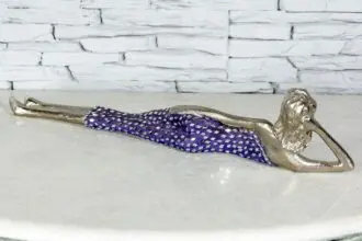 Dama w fioletowej sukni z lusterkami 3