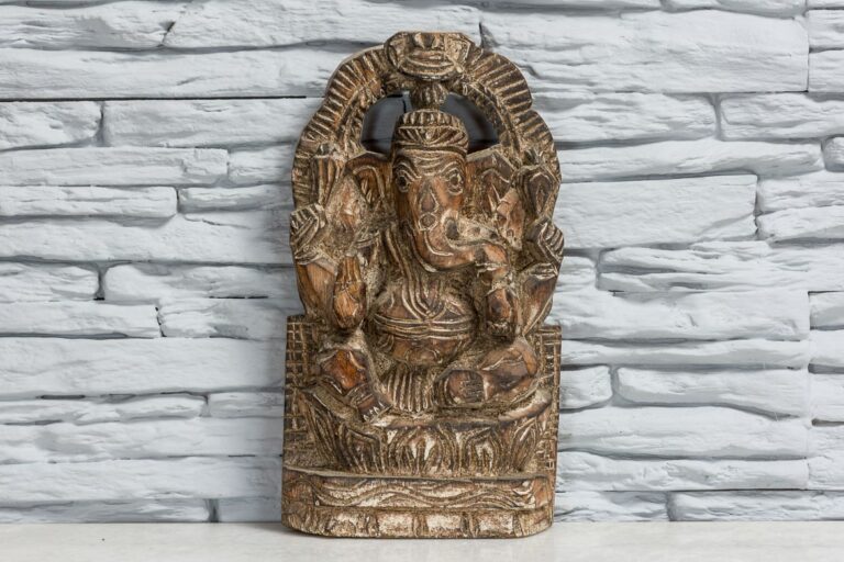 Drewniana rzeźba Ganeshy 1