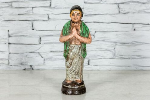 Figurka Hinduski w zielonym szalu 1