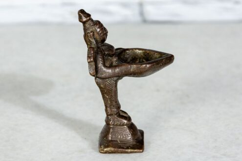 Mosiężna figurka "welcome lady" 4