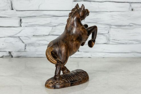Drewniana figurka wierzgającego konia 3