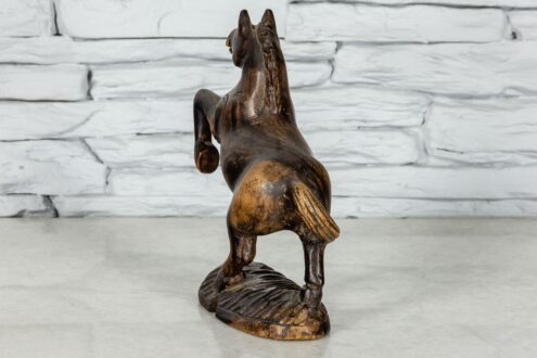 Drewniana figurka wierzgającego konia 4