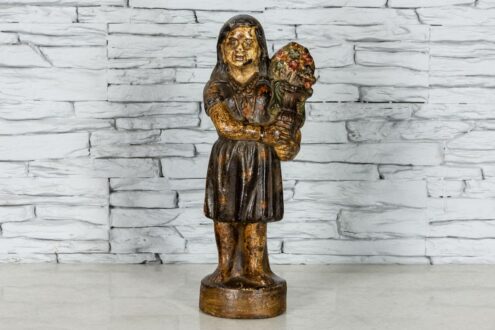 Figurka dziewczynki z kwiatami 1