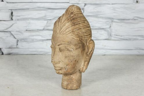 Rzeźba głowy kobiety w kamieniu 1
