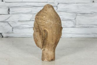 Rzeźba głowy kobiety w kamieniu 6