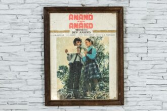 Stary plakat filmowy "Anand Aur Anand"