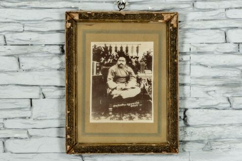 Stara fotografia siedzącego maharadży