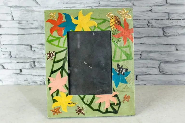 Ramka 23x28cm z kolorowymi kwiatkami 1