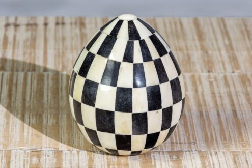 Kościane jajo 15cm z szachownicą