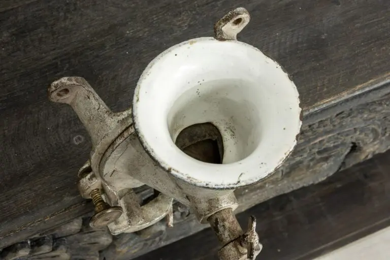 Żeliwny młynek do orzechów 3