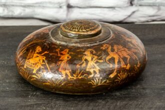 Stary pojemnik opium z jasnymi postaciami - Orange Tree meble indyjskie - 1