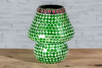Zielona lampka nocna z czerwonymi oczkami 1