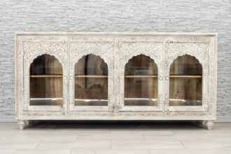 Duża bielona komoda z perskimi okienkami 1
