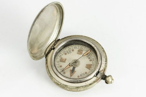 Stary sprawny kompas 1