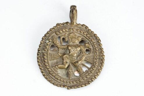 Stary medalion z Hanumanem 1