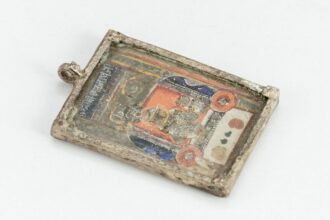 Stary indyjski medalion w srebrze z miniaturką 999 2