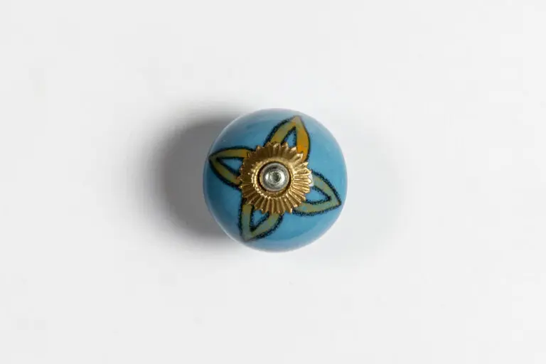 Uchwyt ceramiczny kulka 4cm - cyjanowy z żółtym kwiatkiem 1