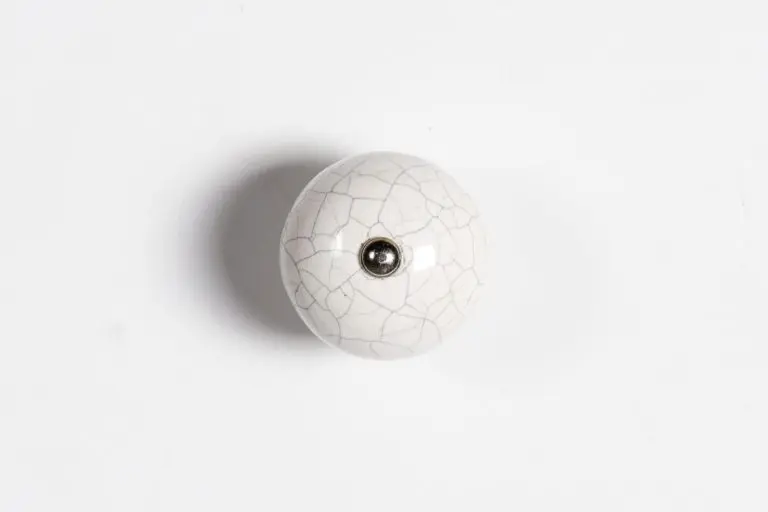 Uchwyt ceramiczny kulka biały crackle 1