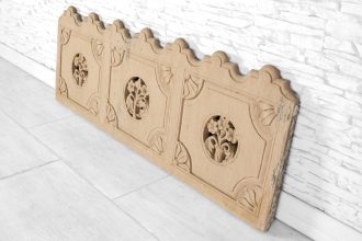 Fragment balustrady z medalionami 3
