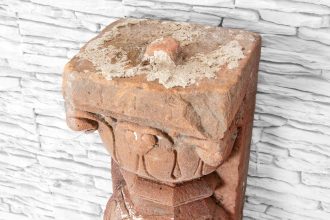 Kamienny pilaster 4