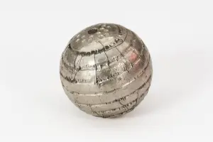 Srebrna kula dekoracyjna