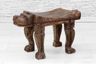 Taboret z lwimi głowami 1