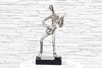 Figurka gitarzysty rockowego 1
