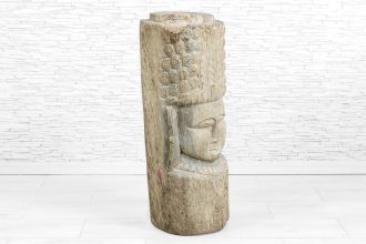 Ręcznie rzeźbiona figura Buddy z litego drewna salowego w bielonym wykończeniu