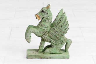 Drewniana figurka Pegaza - widok z boku